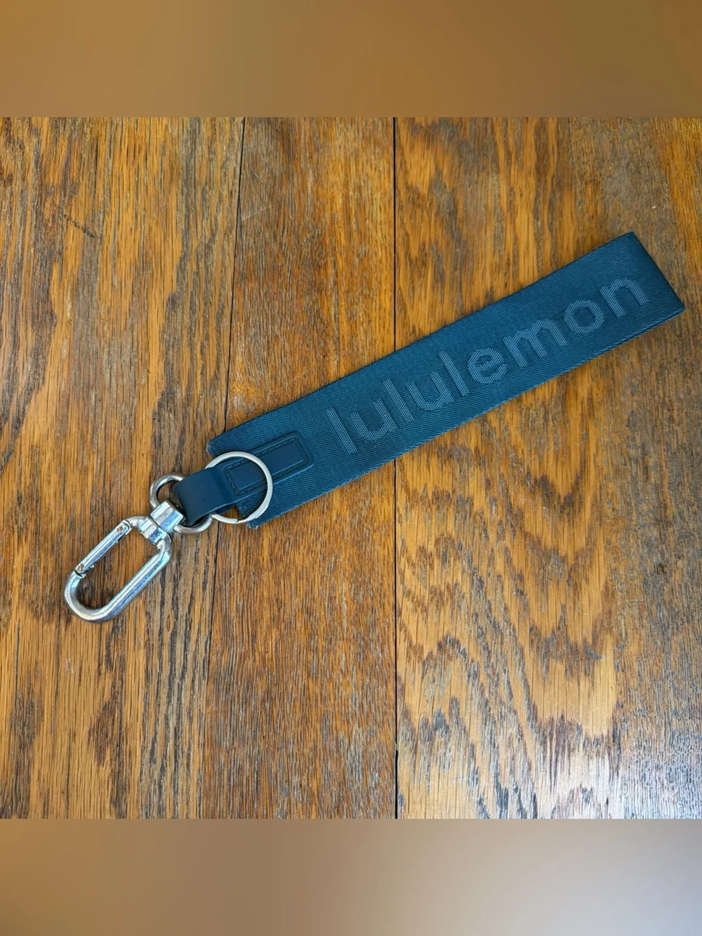 Lululemon Never Lost Lanyard Key Chain Green Preowned   12” long